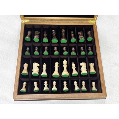 Шахматы подарочные из эвкалипта в ларце с Суприм лакированные