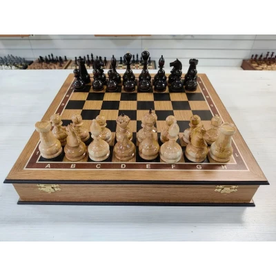 Шахматы подарочные в ларце из дуба с фигурами из карельской березы