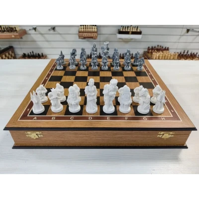 Шахматы подарочные Средневековье на доске из дуба 45 на 45 см