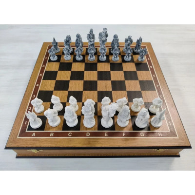 Шахматы подарочные Средневековье на доске из дуба 45 на 45 см