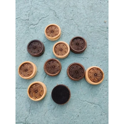 Фишки для нард и шашек резных ручной работы Бесконечность, 26 мм., с бархатной подложкой