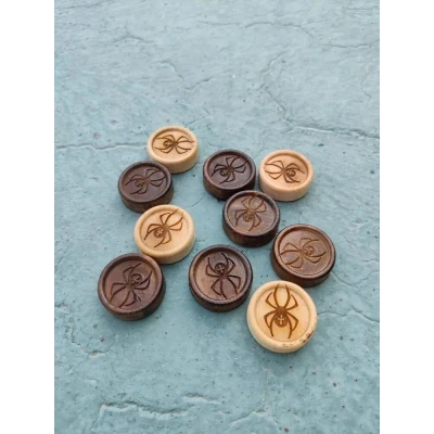 Фишки для нард и шашек резных ручной работы Паук, 26 мм., с бархатной подложкой