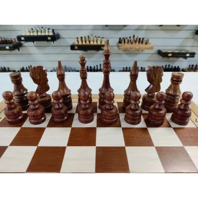 Шахматы ручной работы из дуба на доске 47 на 47 см