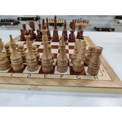 Шахматы ручной работы из дуба на доске 47 на 47 см