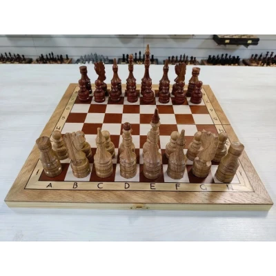 Шахматы ручной работы из дуба на доске 47 на 47 см