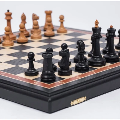 Шахматы подарочные из мореного дуба с фигурами из бука Люкс