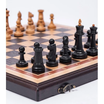 Шахматы подарочные из дуба с фигурами Стаунтон бук Люкс