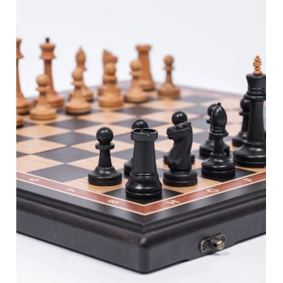 Шахматы подарочные из дерева Венге с фигурами из бука Люкс