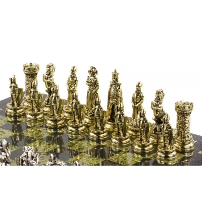 Подарочные шахматы с металлическими фигурами "Средневековые рыцари" доска 44х44 см из камня змеевик