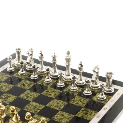 Шахматы подарочные из камня "Стаунтон" доска 40х40 см змеевик фигуры из металла