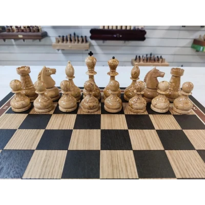 Шахматы подарочные из карельской березы на доске из черного дерева 45 на 45 см