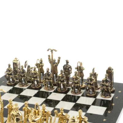 Шахматы из камня с металлическими фигурами "Нефтяники" доска 44х44 см мрамор и змеевик