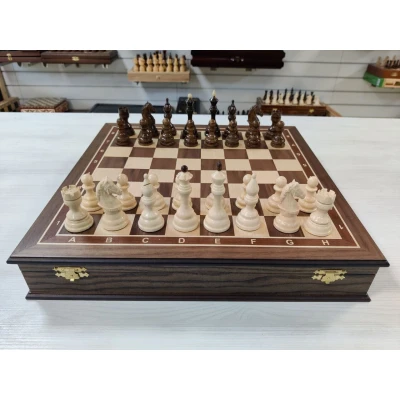 Шахматы подарочные в ларце из ореха и граба Бастион 45х45 см