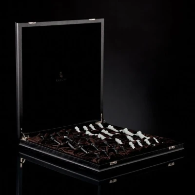 Шахматы Стаунтон Фаворит черно-белый