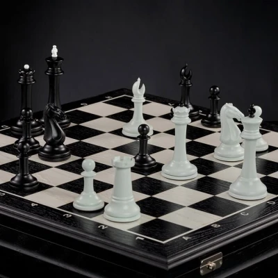 Шахматы Стаунтон Фаворит черно-белый