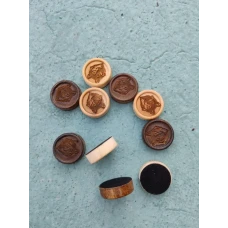 Фишки для нард и шашек резных ручной работы Волк, 26 мм., с бархатной подложкой