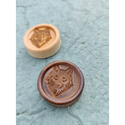 Фишки для нард и шашек резных ручной работы Волк, 26 мм., с бархатной подложкой