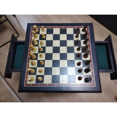 Шахматный стол из мореного дуба (без фигур)