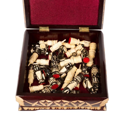 Шахматы резные ручной работы в ларце средние