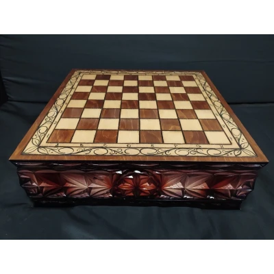 Шахматы в ларце ручной работы Крепость