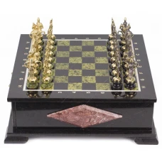 Шахматный ларец фигуры Русские змеевик 42х42х15 мм