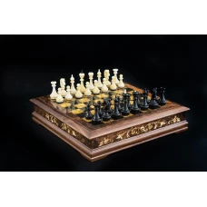 Шахматы янтарные в ларце из корня ореха