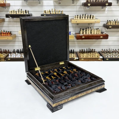 Шахматы из янтаря и ясеня в ларце малые подарочные 34 см