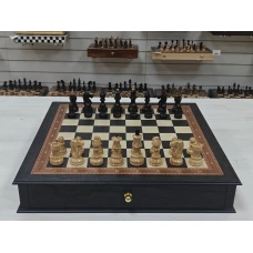 Шахматы подарочные из мореного дуба в ларце с фигурами карельская береза Люкс