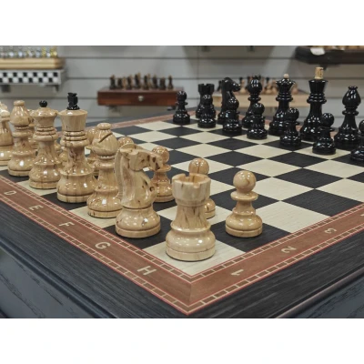 Шахматы подарочные из мореного дуба в ларце с фигурами карельская береза Люкс