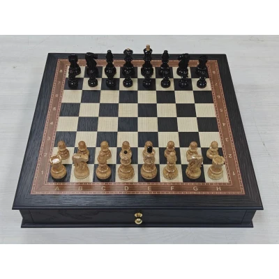 Шахматы подарочные из мореного дуба в ларце с фигурами карельская береза Люкс