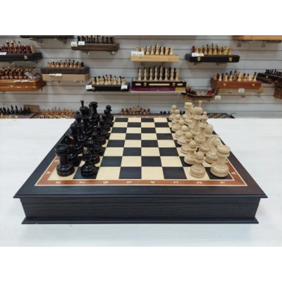 Шахматы в ларце из мореного дуба 45 на 45 см с фигурами из бука с утяжелением