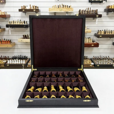 Шахматы янтарные в ларце из дерева мореного дуба