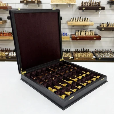 Шахматы янтарные в ларце из дерева мореного дуба