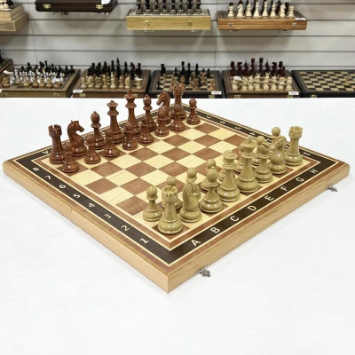 Шахматы подарочные турнирные с фигурами из композита и доской из красного дерева
