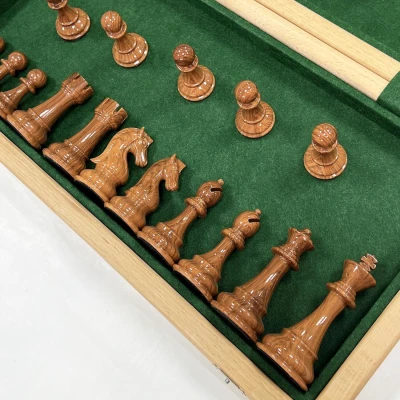 Шахматы подарочные турнирные с фигурами из композита и доской из красного дерева