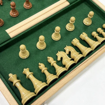 Шахматы подарочные турнирные с фигурами из композита и доской из красного дерева