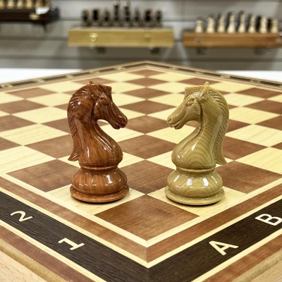 Шахматы подарочные турнирные с фигурами из композита и доской из красного дерева