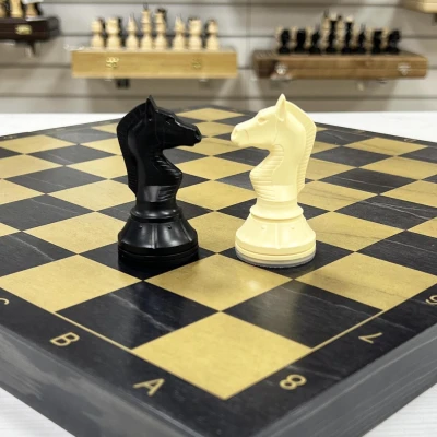 Шахматы гроссмейстерские Айвенго черное золото пластик 40 см