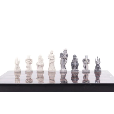 Каменные шахматы "Средневековье" камень лемезит и змеевик 40х40 см