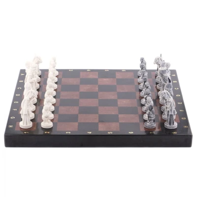 Каменные шахматы "Средневековье" камень лемезит и змеевик 40х40 см