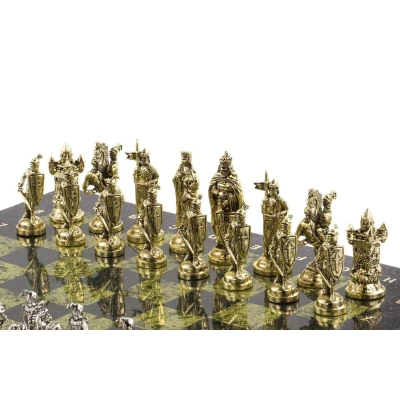 Шахматы подарочные с металлическими фигурами "Рыцари крестоносцы" 44х44 см змеевик