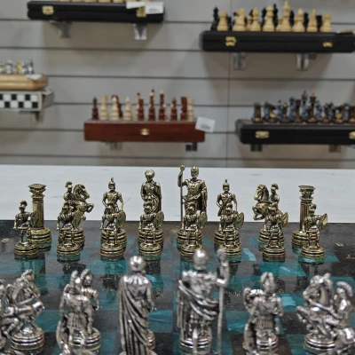 Шахматы каменные изумрудный змеевик Римские воины 28см