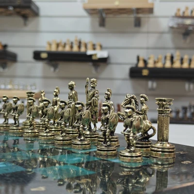 Шахматы каменные изумрудный змеевик Римские воины 28см