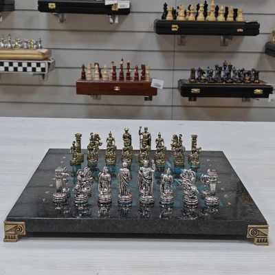 Шахматы каменные изумрудный змеевик Римские воины 28см