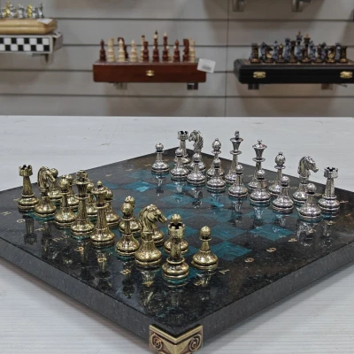 Шахматы каменные изумрудный змеевик Стаунтон 28см металлические фигуры