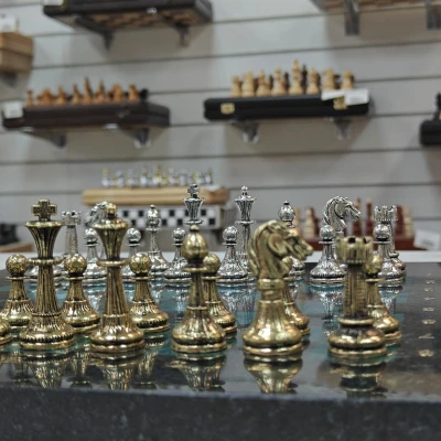 Шахматы каменные изумрудный змеевик Стаунтон 28см металлические фигуры