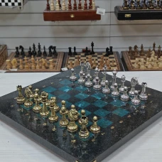 Шахматы каменные изумрудный змеевик Стаунтон 28см металлические фигуры