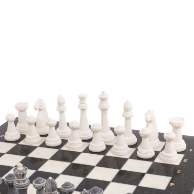 Шахматы подарочные "Стаунтон" из мрамолита 44х44 см белый мрамор/змеевик