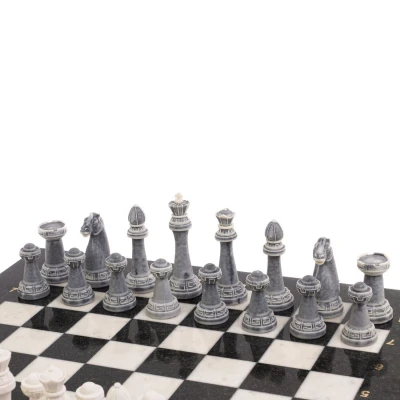 Шахматы подарочные "Стаунтон" из мрамолита 44х44 см белый мрамор/змеевик