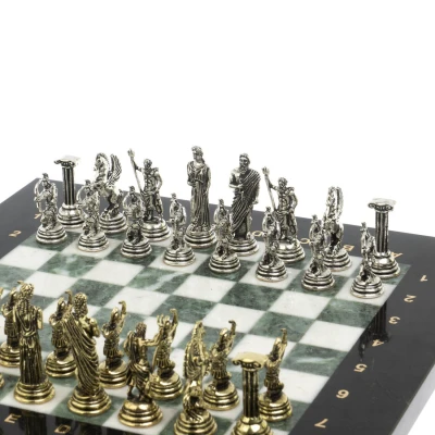 Шахматы подарочные "Римские лучники" 28х28 мрамор шабровский змеевик